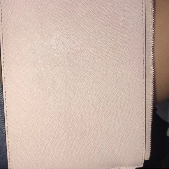 🌟FLASH SALE🌟 Michael Kors Wristlet - Picture 3 of 3